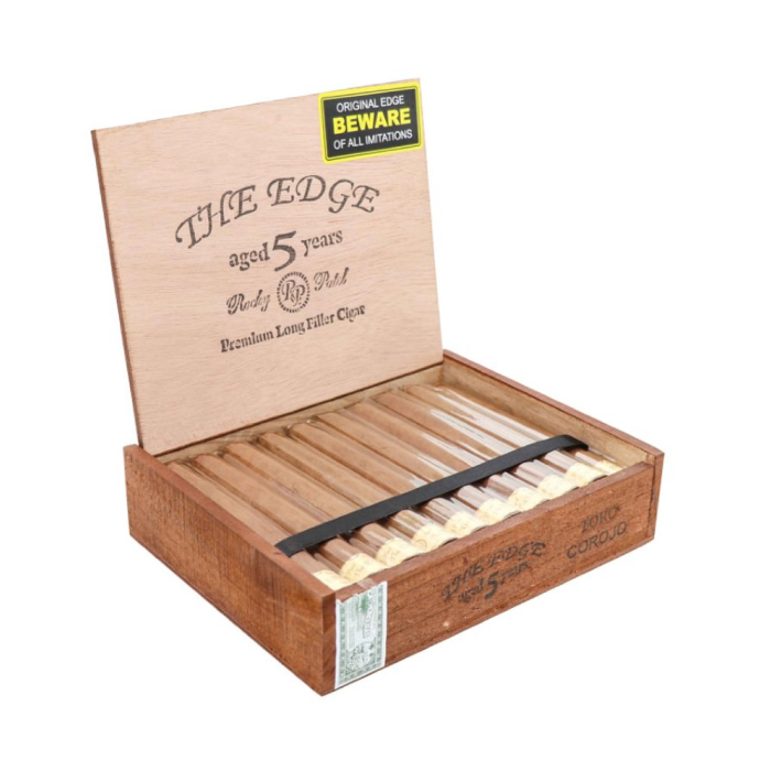 Коробка Rocky Patel The Edge Corojo Toro на 20 сигар