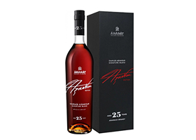 Коньяк Арарат Шарль Азнавур авторский бленд, 0.75 л.