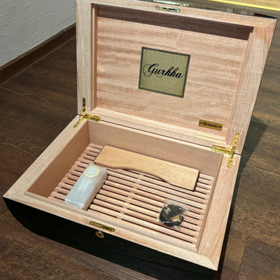 Подарочный набор Подарочный набор сигар Gurkha Heritage Kingsman Figurado Natural Humidor 